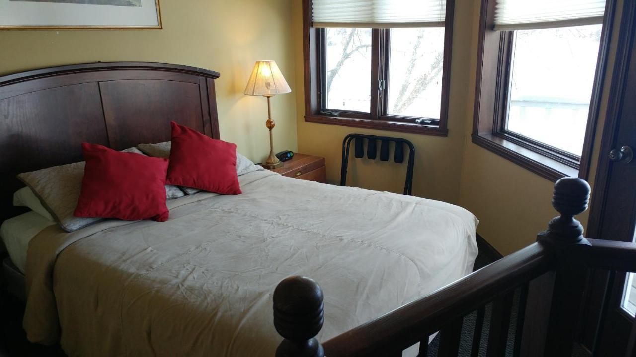 Snug Harbor Inn Sturgeon Bay Exterior foto